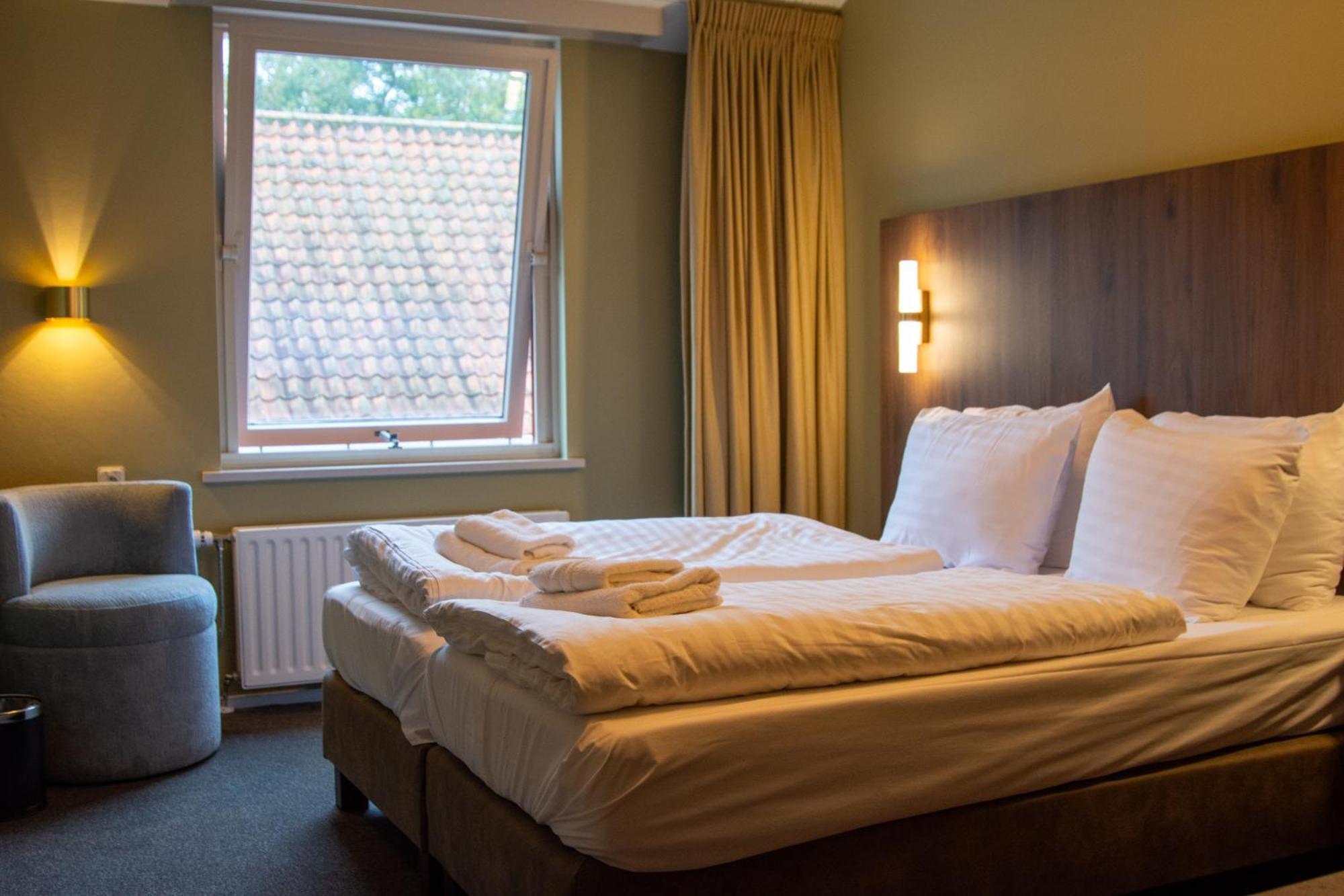 Strandhotel De Logerij 레네세 외부 사진